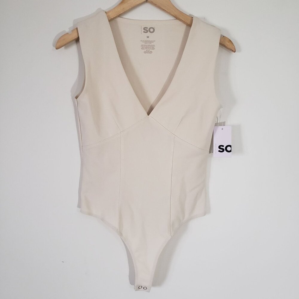 SO Juniors Crepe Sleeveless V-Neck Bodysuit Ivory Size M Casual Chic Office - Picture 2 of 5